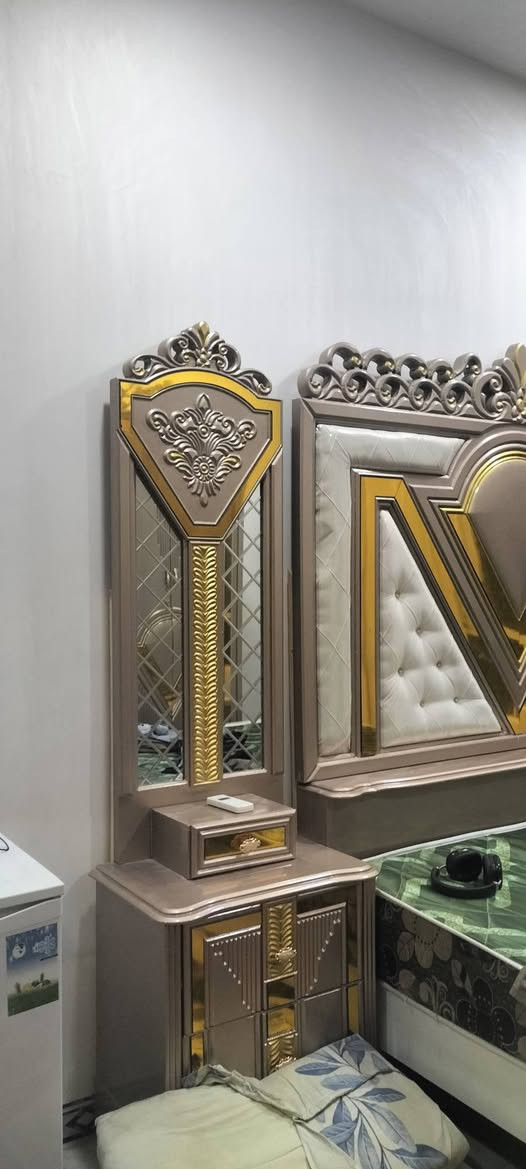 سلام عليكم
غرفة للبيع مستعملة سنة و نص مكاني نجف احلا الصور
تسكام ٩ قطع الغرفة ضخمة تواصل واتساب
 ***********
