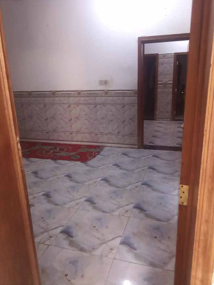 السلام عليكم بيت للبيع في مجمع بوابة المثنى مساحته ٢٣٠ متر طابقين يتكون من أربعة غرف وصالتين ومطبخ واستقبال وصحيات داخليه وخارجيه وكراج سياره شارع تبليط
البيت مطلوب ٨٦ والمقدم يكون ٥٠ مع المجال اقصاد الشهر ٤٨٠
للاستفسار الاتصال على الرقم ***********
