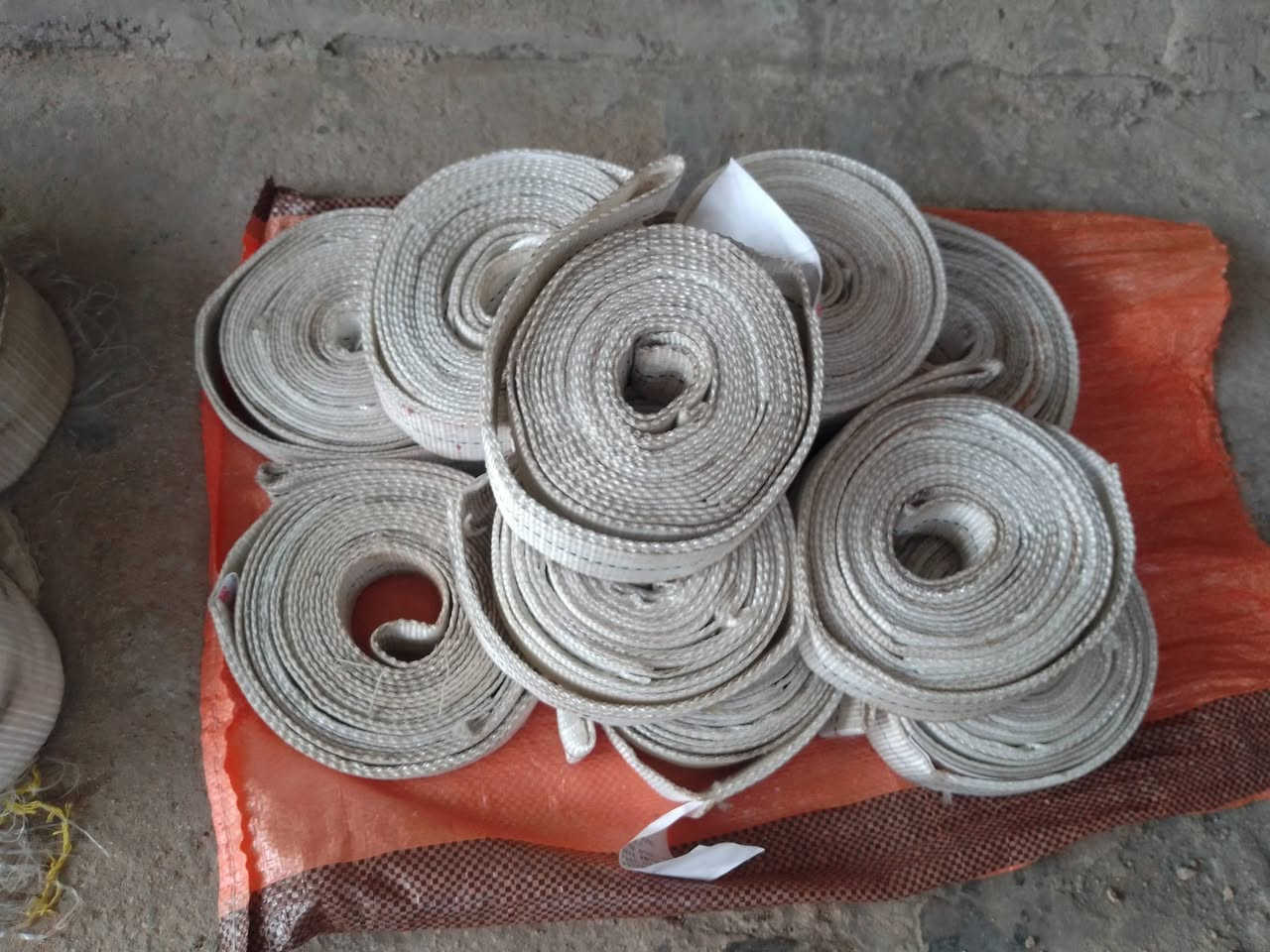 سلام عليكم البيع سفايف صليات طول الوحده 6متر نوعيتين سعر العريضه ثنين ب10الف الرفيعه ثنين ب5الف مكان نجف رقم الهاتف الاستفسار ***********
