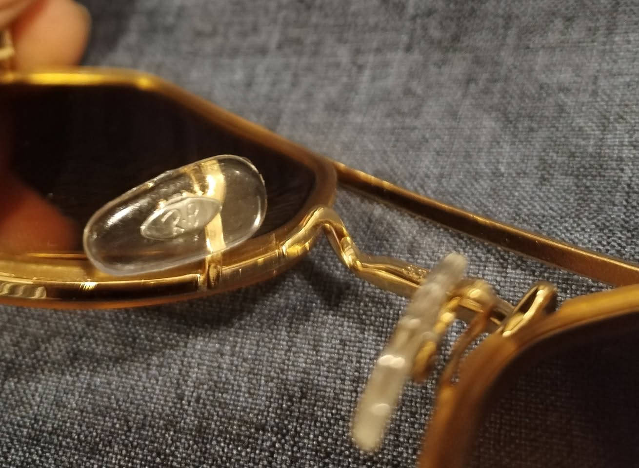 تخفيضات بمناسبة العيد 
نظارة رجالية ماركة رايبان Ray ban 
صنع في إيطاليا أصلي وكالة اورجنال 
بالة اوربي غير مستخدم بالكيس مالتها 
قياس 53 نمبر كود RB7365
عدسة زجاج إطار مصقول بالذهب 
للحجز على خاص 
أو مراسلة واتساب ***********
توصيل لكل محافظات توصيل 
نقدا وبالاقساط
