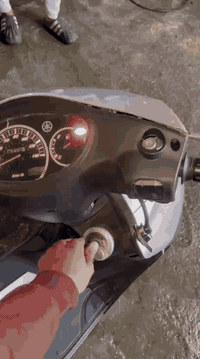 دراجه بيريز اكزز نوزل 140  صارله ٣ اشهر من نازله من لرمبه دراجه شلعه ومعدل مابيه اي نواقص بس مجمع سلف درااجه خير من الله وارد ياباني يجي بيه هندر  ودراجه شوف عينك مكاني بغداد الحريه سعر 800 وبيه حك جيتك 
*********** 
موجود رصيد و واتس
