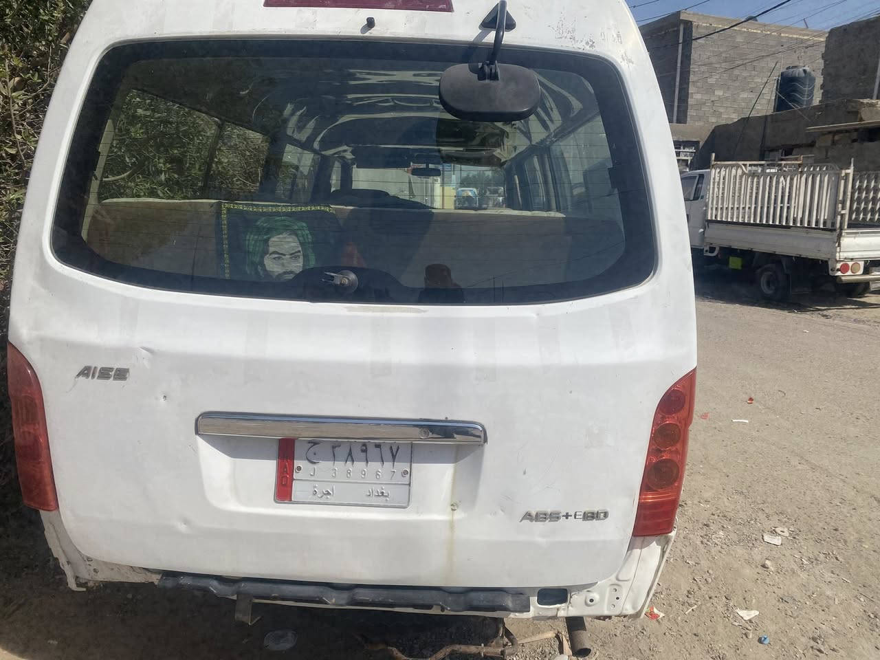 السلام عليكم جنبي H1 للبيع السيارة حرةتخم تاير جديد مكينة بلاديةصدر ورة وكدام جديد اريدابيع بسبب عدم التفرغ  مصفرة هيأة بس عليهة غرامات تنخصم من السعروهذارقمي ***********
