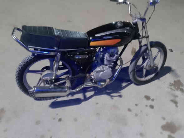 سلام عليكم دراجة للبيع شغالة ابيع كوم حديد اريدها250وبيها مجال للشراي رقمي***********
