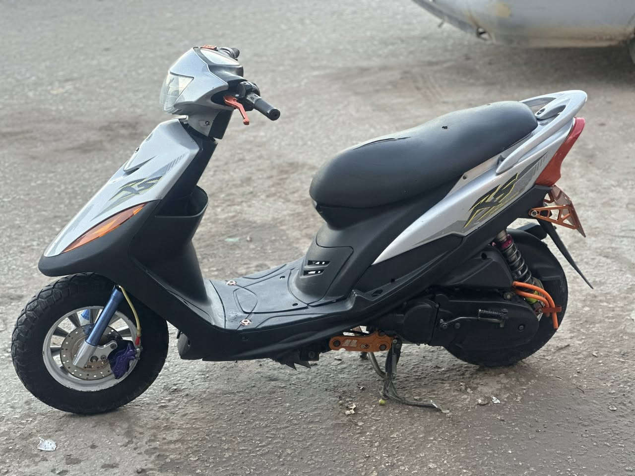 السلام عليكن ماكس عدلة للبيع الدراجة نكرا سلف مكينة ممفتوحة نضافة 90‎%‎ الدراجة عوزها صفحة يمنة ودبل خلفي ولايت امامي لباقي كاملا 
لتواصل خاص او اتصل 
***********
