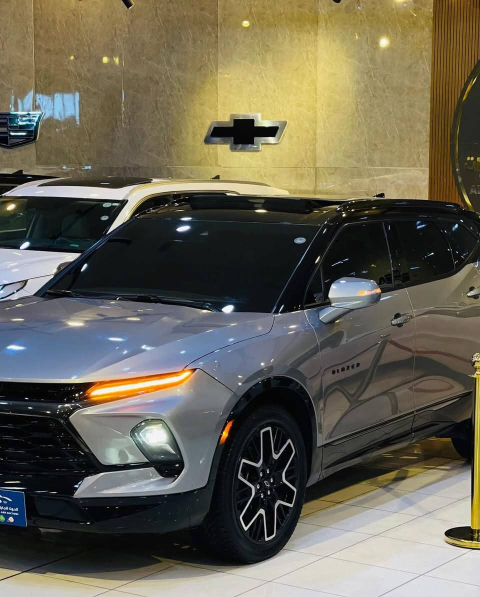🔷السيارة : شوفرليت بلايزر V6) RS)🔥
🔷سنة الصنع : 2023
🔷اللوحة : اربيل
🔶السعر : 245 ورقة
🔷الضرر : تبديل وصبغ البنيد فقط. (صور الضرر مرفقة بالاعلان)
🔷ضرر الايرباك : ستيرن ودشبول وبردة .
🔷رقم الشاصي : 3GNKBKRSOPS135914
______________________________________
🔷المواصفات: RS 🚀
🔹حجم المحرك 6 سلندر 3.6L 
🔹تو تون Tow-Tone سقف اسود وبدي سلفر
🔹عداد المسافة 43 الف ميل
🔹كاميره خلفية 360 درجة
🔹فتحة سقف بانوراما 
🔹رادار امامي وجانبي وخلفي
🔹تنبيه الخروج عن المسار
🔹حساسات خلفية
🔹جنطة كهرباء
🔹كراسي جلد RS
🔹كرسي السائق هزاز مع الرادار
🔹الكراسي الامامية كهرباء
🔹تبريد وتدفئة الكراسي الامامية
🔹تدفئة الكراسي الخلفية
🔹ميموري كرسي السائق
🔹ويل كب حجم 21 انج مع اطارات بحالة جيدة
🔹وضعيات قيادة
🔹لايتات LED بالكامل
🔹شاشه تحكم بالايعازات
🔹تحكم ستيرن جهتين
🔹بصمة ابواب وتشغيل وتشغيل عن بعد
🔹مع باقي المواصفات الاعتيادية

‭0783 761 7294‬

————————————————————————
