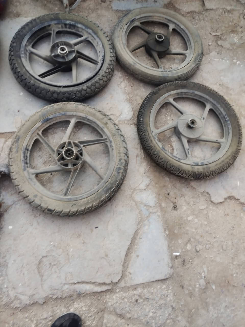 سلام عليكم شباب غراض بوكسر مستخدمه بلادي دراج بوكسر هندي اصلي مدينت الصدر الرقم
***********
