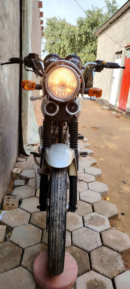 سلام عليكم دراجه دايون عضم للبيع كهربائيات كامله سلف هندر اشاير تايرات جدد مكينه ما مفتوحه الله شاهد دراجه موديل 2019 أوراق صولي وصل معرض  السعر 950 وبيها مجال للطيبين وتحياتي للجميع
رقم الهاتف ***********
اني مكلف بل نشر رقم صاحب الدراجه
