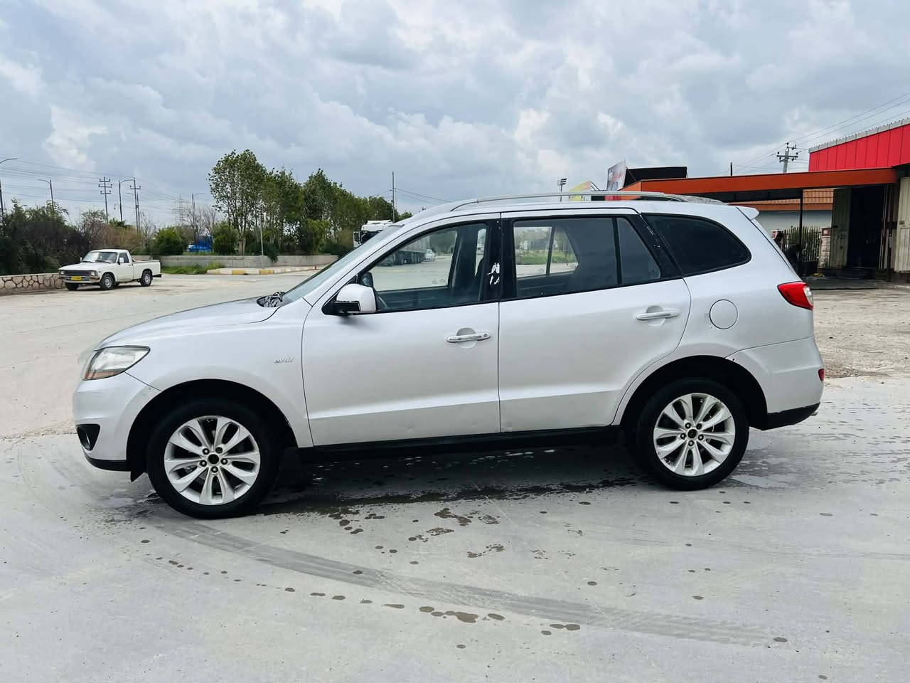 بۆ فرۆشتن یان گۆڕینەوە بە ئاڤانتی 

هۆندای سانتافی 2010
جلد و هیتەر  
فول مواسەفات بەس سڵاید نیە
مەکینەی گازە 
 شوێن کەلار
0772 523 7316
موشتەیت تەلەفونکە لەخزمەتام
