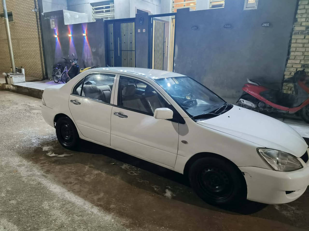 لانسر موديل 10
رقم الماني كربلاء 
سنويه جديده 
مكانه ديوانية مالك ديوانيه 
سياره نضيفه 
مكينه وكير حاويه 
تبريد ثلج
تخم تاير 
سياره مكفوله من لضربه 
بيه رشات صبغ قليله 
سعره 67 وبي مجال لشراي 
غير متواجد على الفيس
للاتصال على الرقم 
***********
