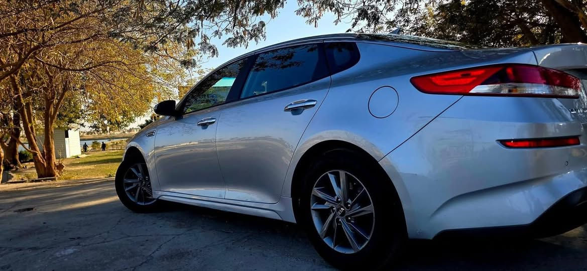 اوبتما موديل 2020رقم اربيل دولي السنويه تنتهي 2027 بسم عربي  السياره جديده خير من الله شكد تتصور جديده حادثه مرفق بالصور جداً بسيط السعر خاص اتصل واني خادم ***********
