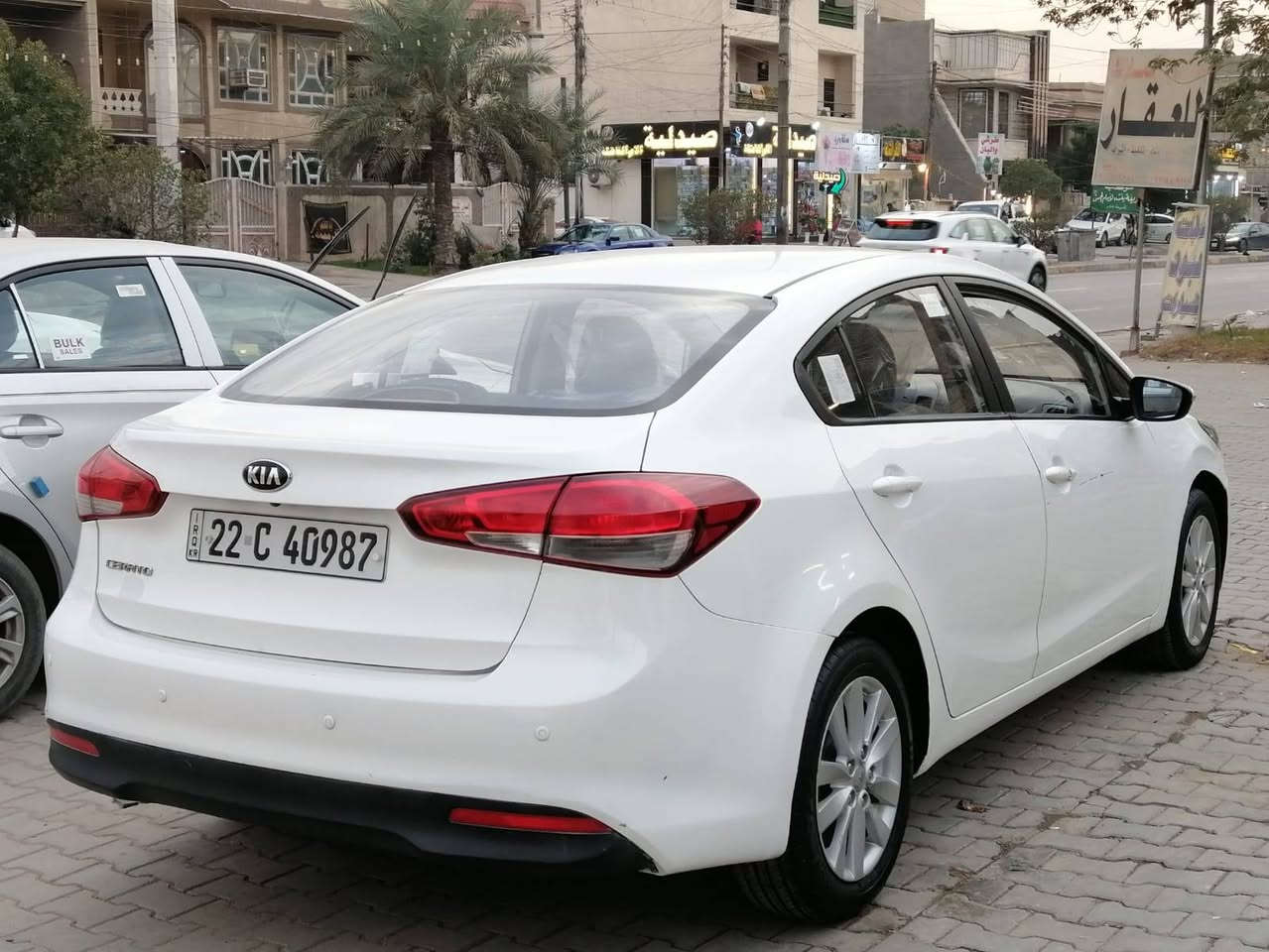 ***********
رايدهة ب ١٣٢ ورقة 
كيا سيراتو ٢٠١٧ خليجية مكفولة
محرك ١٦٠٠ دوش دكشن عالي
شاشة كاميرا بالمراية
ويل كب
اشاير بالمري
بلوجكترات
ماشية ١٢٠ كم 
رايدهة ب وبيهة مجال١٣٢ ورقة بسيط بعد المعاينه
راسلني على الواتس اب *********** ادزلك السونار
