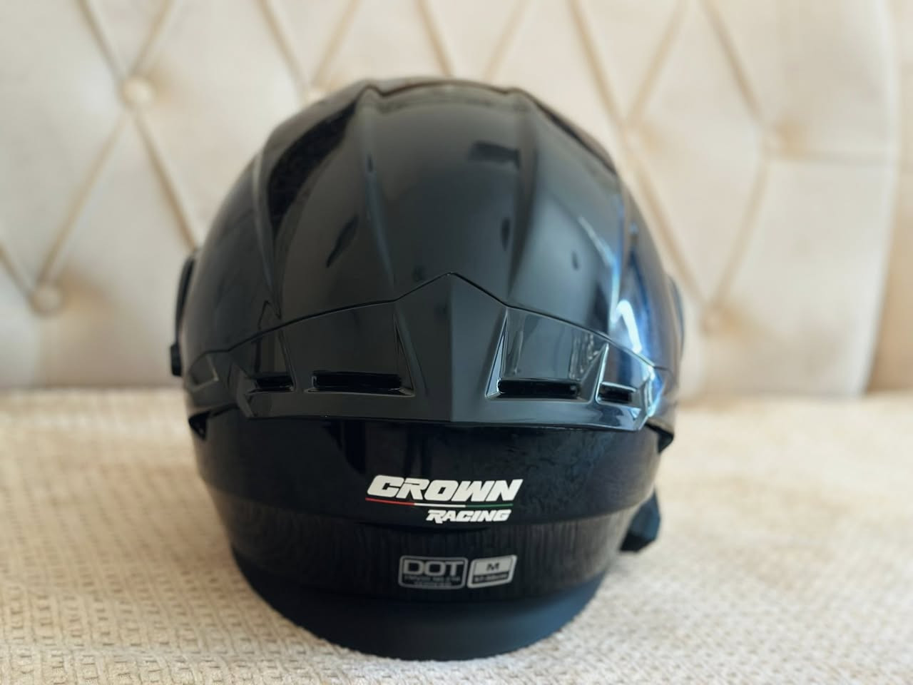 خوذه مع سماعه للبيع نضافه فول
***********
