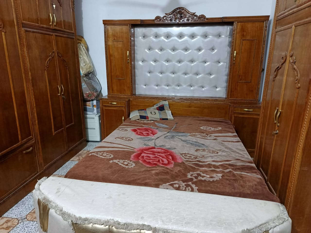 غرفه صاج نضيفه كلش استعمال قليل مكاني بابل حله سعرها ب850وبيها مجال شراي يتصل على هذا الرقم ***********
