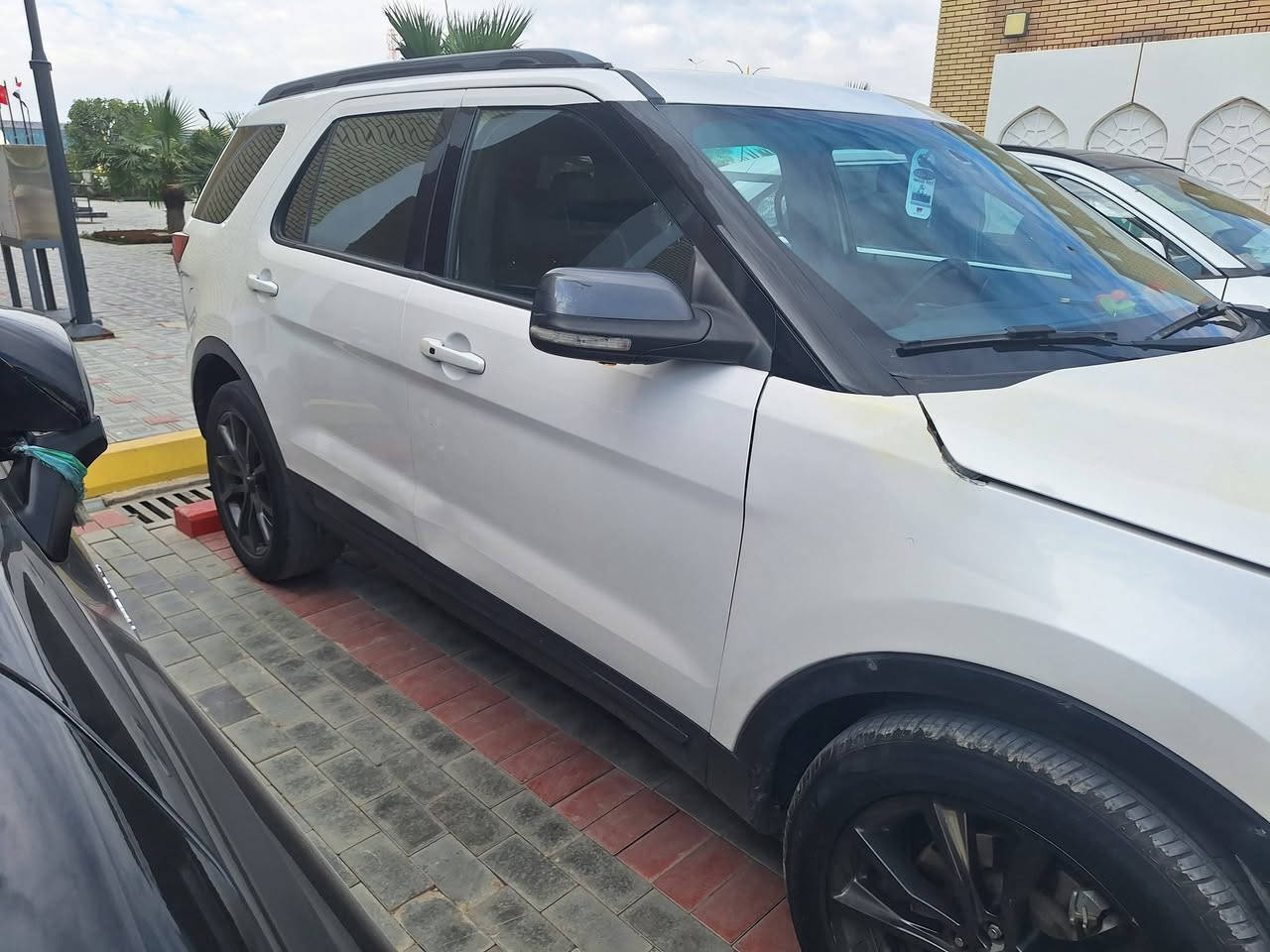 السلام  عليكم ورحمة الله وبركاته
‎‏‎       ——— لـلـبـيع  ———

‎‏‎فورد اكسبلورر       —  Ford Explorer

‎‏‎وراد أمريكي.     —  

‎‏‎الموديل           — 2019

فئة.                 — XLT /4WD 

‎‏‎اللون               — فضي  

‎‏‎المسافه المقطوعه —

‎‏‎حاله السياره. — جاملغات الاماميه الاثنين  

‎‏‎المواصفات 
‎‏‎- بصمة تشغيل 
‎‏‎- بصمة أبواب 
‎‏‎-تشغيل عن بعد 
‎‏‎-ترحيب عند الاقتراب 
‎‏‎-كشنات جلد 
‎‏‎- رادار جانبي 
‎‏‎-رادار امامي 
‎- رادار خلفي 
‎‏‎- شاشه كبيره تدعم نظام الأبل كار باي ونظام الاندروي
‎-
‎-دبل اكسل 
‎-اوتو هولد 
‎-اوتو ستوب 
‎-هندبريك بصمه 
‎-٧وضعيات قياده 
‎‏‎-كشنات تدفئة 
‎‏‎- ستيرن بحركه كهربائيه 
‎‏‎- تبريد مركزي 
‎‏‎- بگ لايت LED 
‎‏‎- كود باب 
‎‏‎-كرسي السايق والراكب بحركه كهربائيه
‎‏‎-تحكم ستيرن جهتين 
‎‏‎-تحديد سرعه 
‎‏‎-مانع انزلاق 
‎‏‎-ليد نهاري
‎‏‎-كامره خلفيه دواره 
‎‏‎باقي المواصفات المعروفه 

‎‏‎السعر            — 165

‎‏‎رقم السياره    — بغداد

‎‏‎موقع  السياره — كربلاء

‎‏‎للأستفسار.     — ***********
