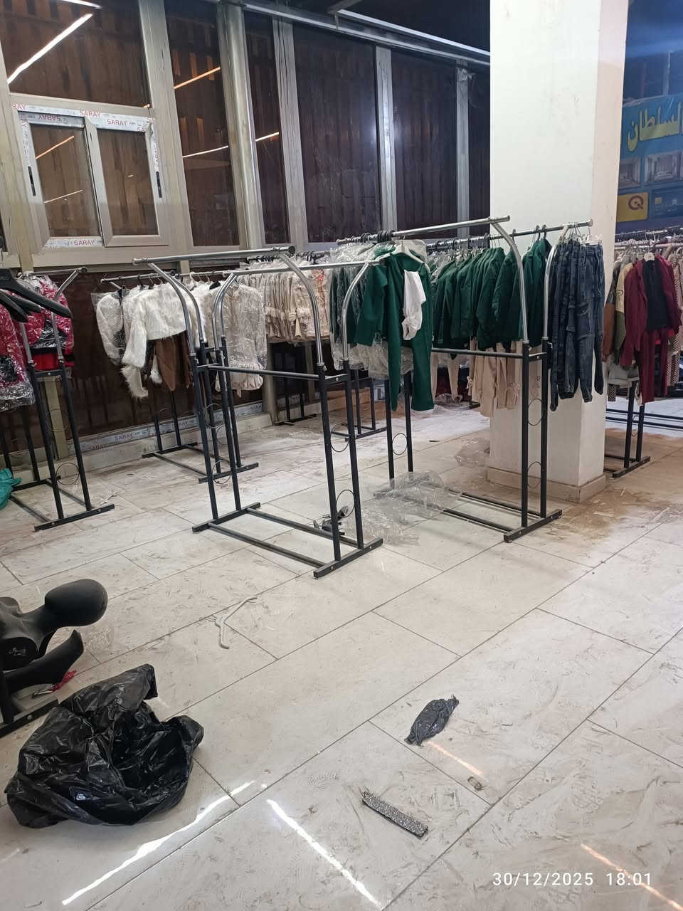 تصفيه مجمع 
استاندات 
ملكانات فاترينات 
الاسعار مانختلف عليه 
***********
