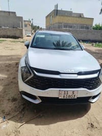 للبيع سبورتج موديل 23 لون ابيض مواصفات نص فول خليجي محرك 2000 دوش ماشي...