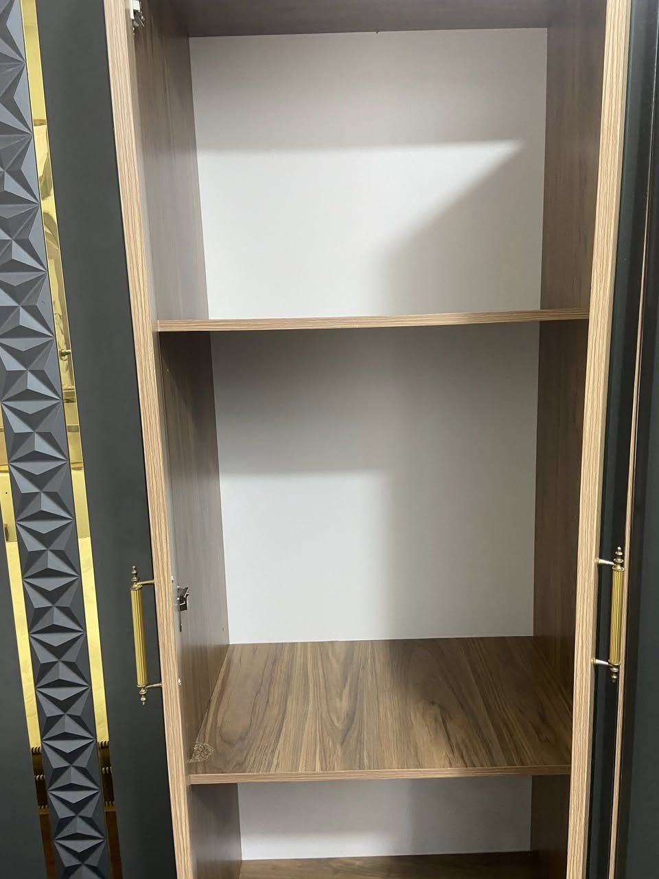 ***********
كلشي بسعره
