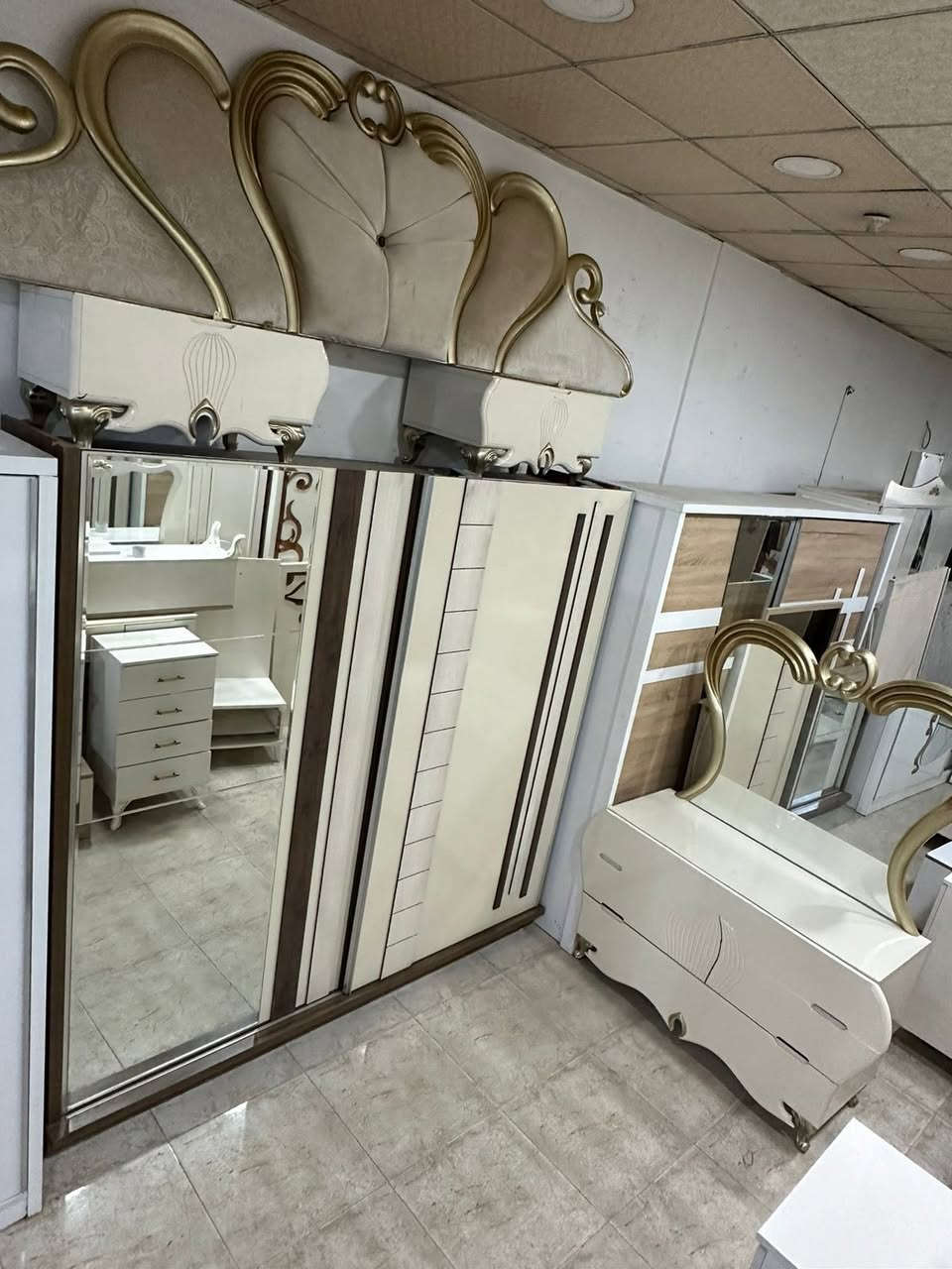 غرف نوم 🛌 😴 تركيا 🇹🇷 مفرد وجمله 
توصيل 🚚 متوفر كل غرفه وسعرها 
توصيل 🚚 بغداذ ونواحيها موصل ديالئ كركوك اربيل سليمانيه 
للتواصل والاستفسار تواصل واتس اب 
***********
