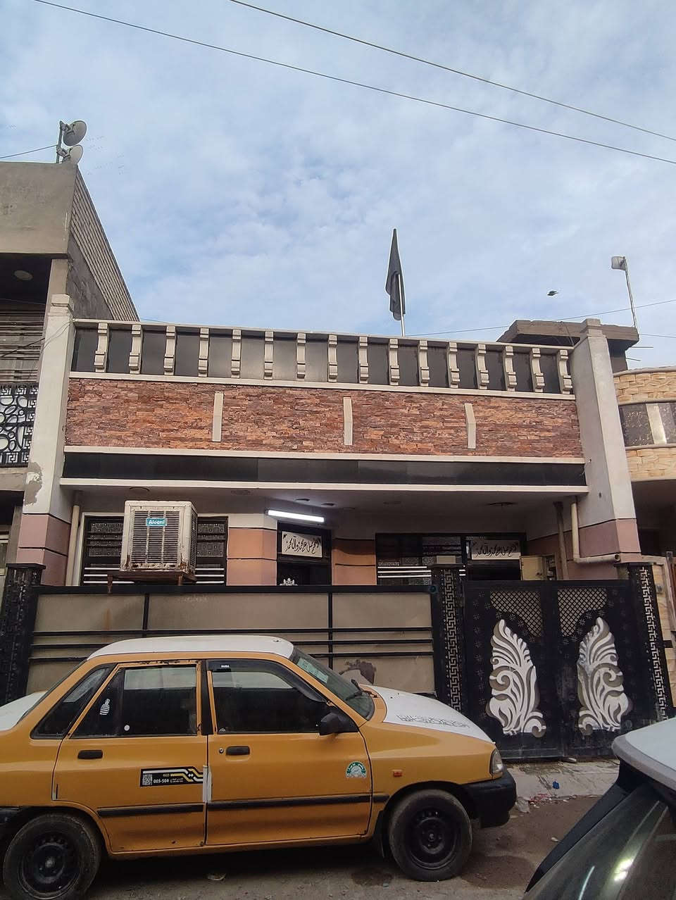 يا الله سلام عليكم بيت   للبيع مساحه 100واجه 7نزال 13سند 25قرب كليه الهادي طابق ونص مطبخ +استقبال +صاله +غرف نوم +صحيات +منور بناء جديد للستفسار ***********واتساب
***********
