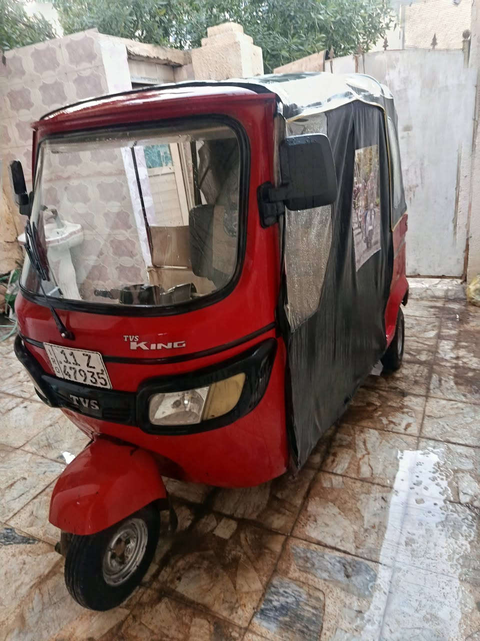 السلام عليكم 
تكتك tvs موديل 2018 رقم وسنوية باسمي تحويل ثاني يوم 
مكينة جديدة صار 10 ايام من شادها 
كهربائيات كلها شغالة مابيها اي نقص 
كاملة مكملة كبل للشارع سعر 4700 
رقم ***********
مكان بغداد الشعب
