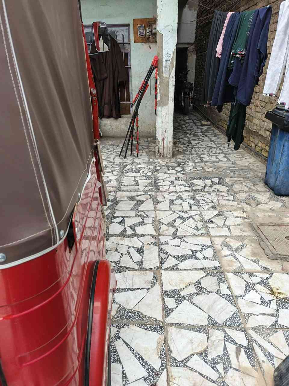 سلام عليكم تكتك. موديل 18 تكتك خير من الله  مكينه لا تنقيص وله تبخير لصفاح صافيه لغوده صافيه  تكتك ما نقصه شي اورقه صوليه  دوشمه جديده رقمي ***********سعر 4500وبيه مجال
