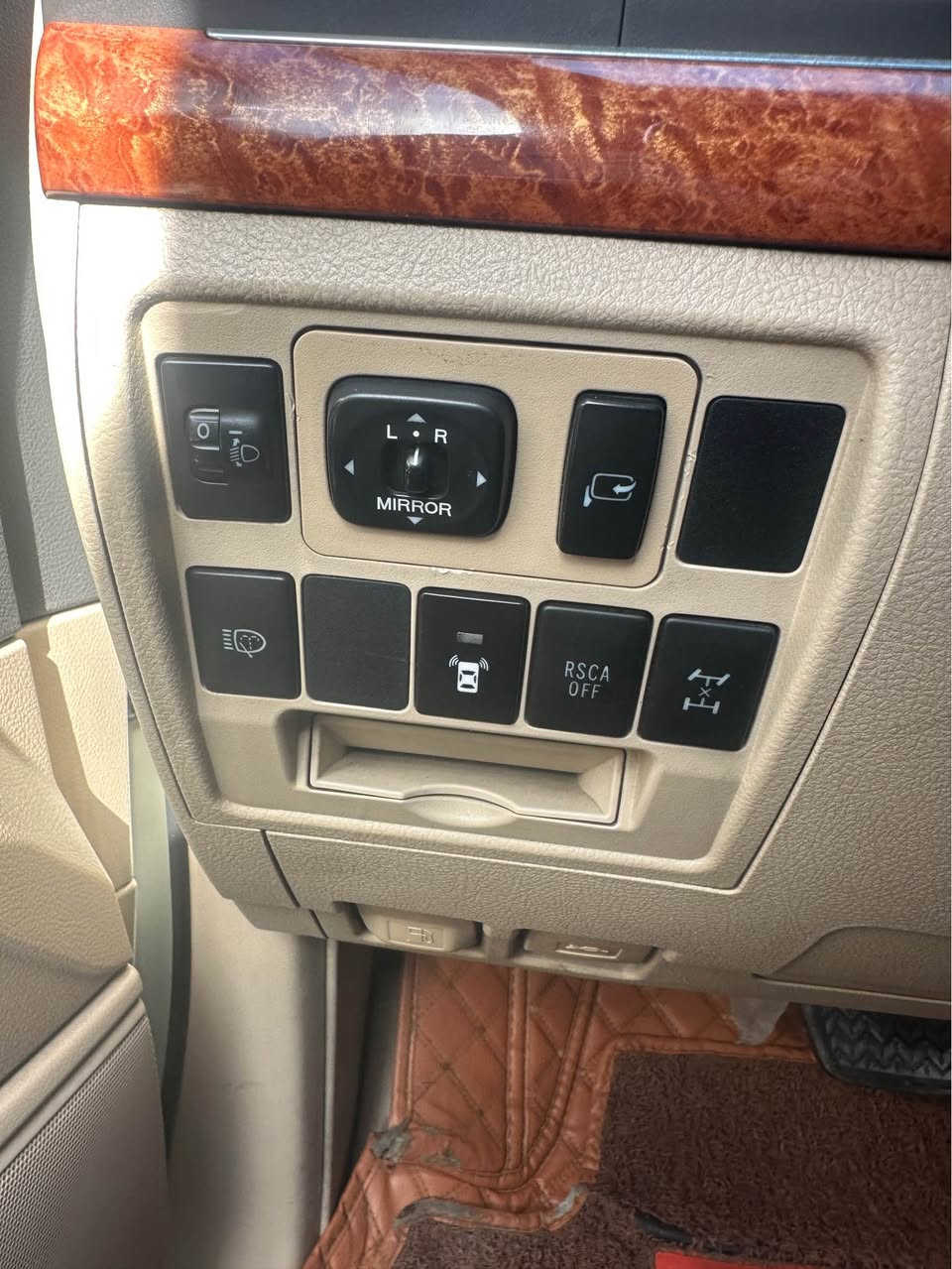 للبيع او مراوس بلاندكوز احدث او تاهو
1-لاندكروز GXR 14
2-محرك وكير  كفاله
3-رقم بغداد انكليزي
4-بأسمي تحويل ثاني يوم 
5-تخم تاير جديد ( دلوب ياباني الأصلي )
6-سلايت روف 
7-يدات ستيل 
8-محرك 6 سلندر
9-نظام تقليل البانزين 
10-بچم زنون 
11-كتلوك الأصلي موجود
12-بصمة 
13- حساسات
14-كامرا خلفية
15- ثلاجة
16- مري شفط
17شاشه
18- إشارة ترحيب
19- كراسي جلد لون بيجي
وباقي المواصفات معروفه   
السياره بالحقيقة احلى من الصور 
بحالة جيده ماناقصها كل شي

السياره موجوده بغداد
 السعر 4.10$ وبيها مجال 
يعني 4 دفاتر و 10 ورقات
***********   بي واتساب بغداد, العراق
