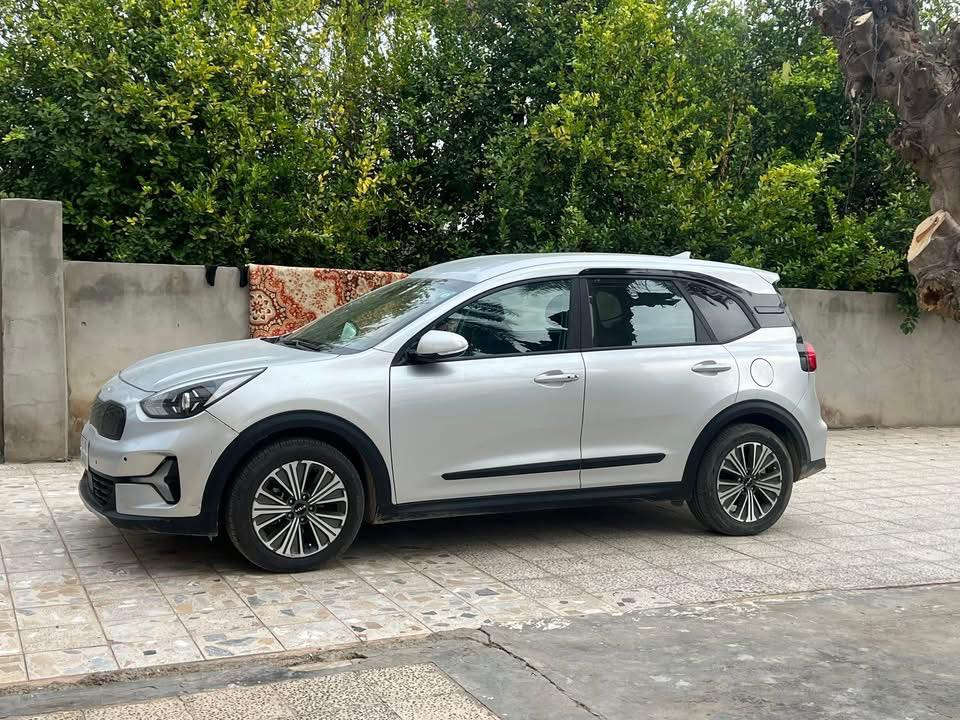 كيا نيرو بلاس هايبرد 2023 رقم صلاح الدين بإسمي فول مواصفات عدا الفتحه تحكات ستيرن قياده ذاتية بصمة بصمة ابواب ضرر جاملغ بدون دواخل سيارة جديدة ماشيه ٥٨ الف 
السعر ١٣٠ 
***********
