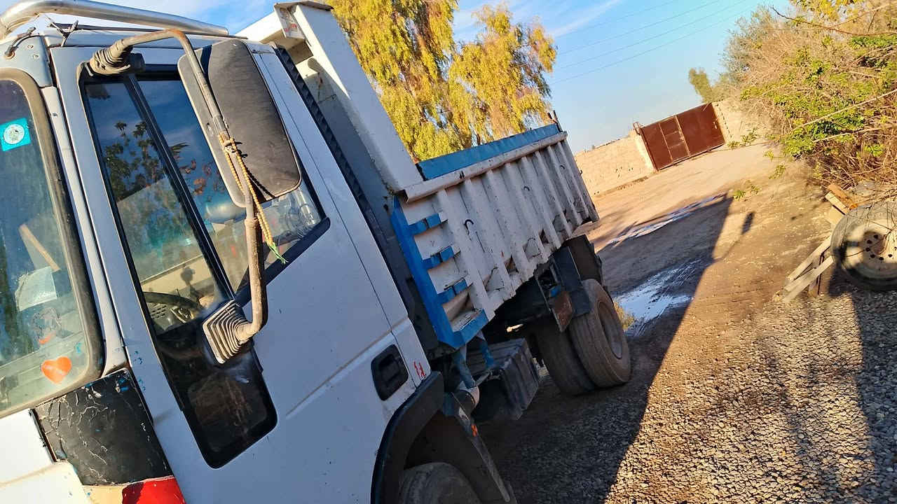 سياره افيكو  لوري قلاب
لون ابيض
سنويه تقريبا ل  2029 اوراقه مع هزه كامله 
 حصه كاز بيه 
رقم كركوك 
ل الإستفسار  اتصل
078-329-91454
