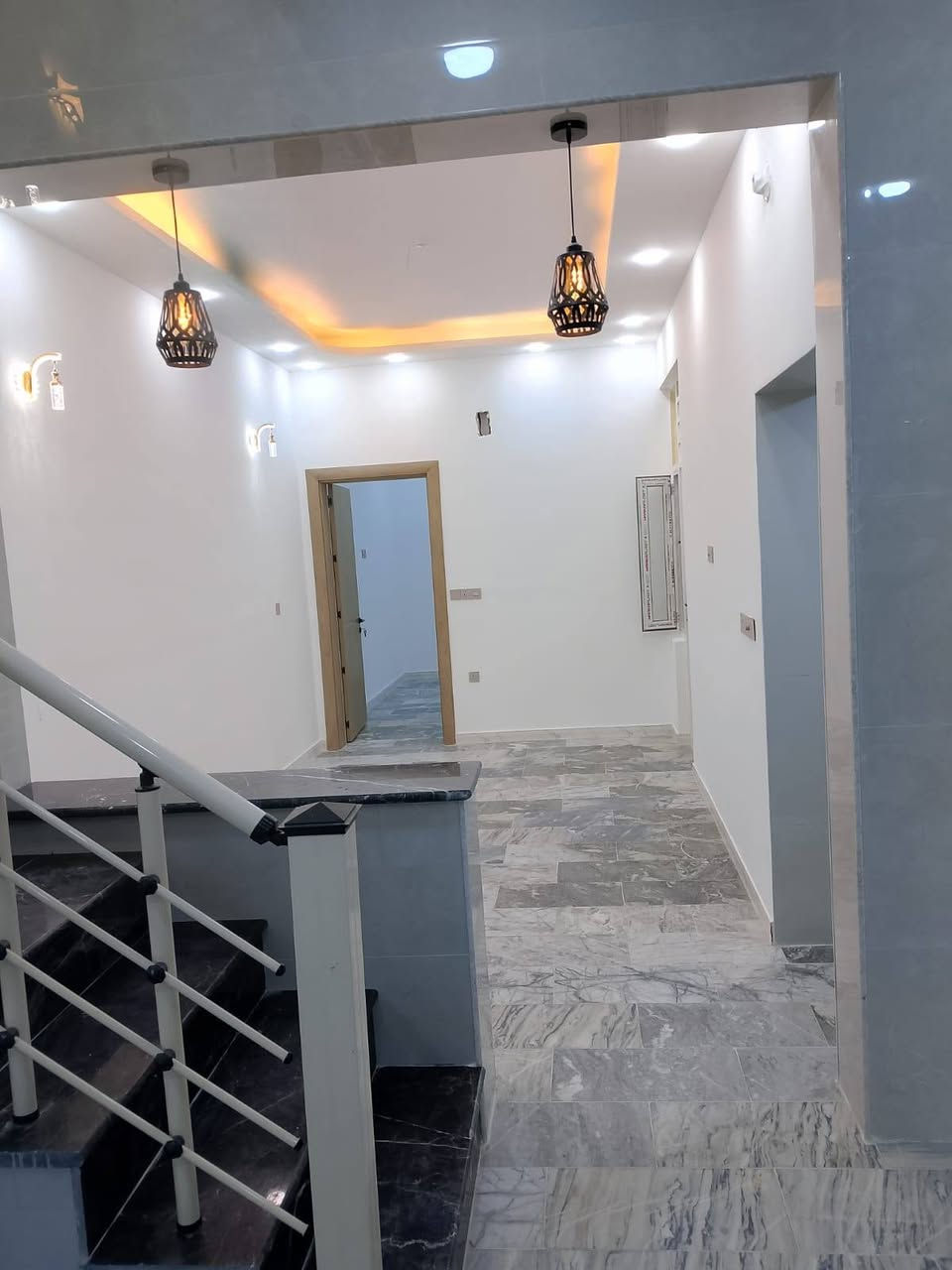 يا الله بيت للبيع المساحه 100 متر طابق ونص النجف الاشرف حي ميسان قطاع 15 قريب المدارس على ساحه موقع حلو شغل درجه اولى طابق الاول غرفه وصاله واستقبال ومطبخ بورسلين ارضيه مرمر طابق الثاني غرفه وصاله وصحيات طابوق نهروان صب كونكريت الاستفسار مراجعه مكتب بركات اهل البي***********
