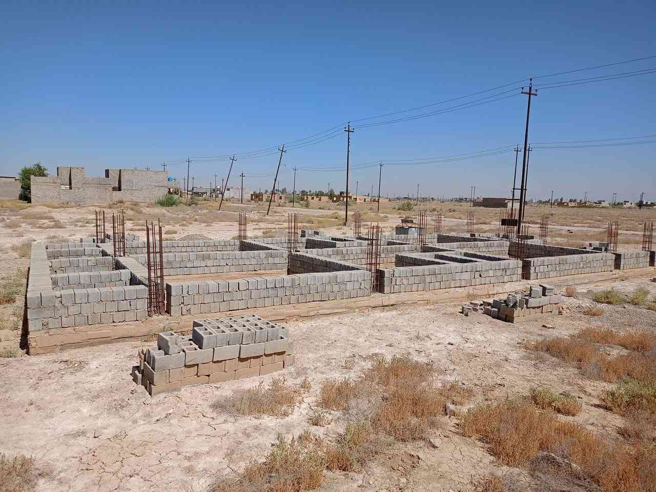 للبيع
نصف قطعة ارض ١٢٥ متر واجه ٥ نزال ٢٥ 
طابو صرف تحتوي على رفت وخريطة جاهزة تجارية على شارع الكهرباء الرئيسي 
مكان الارض ديالى قرب مجمع الغالبية السكني 
رقم صاحب الارض 
***********
