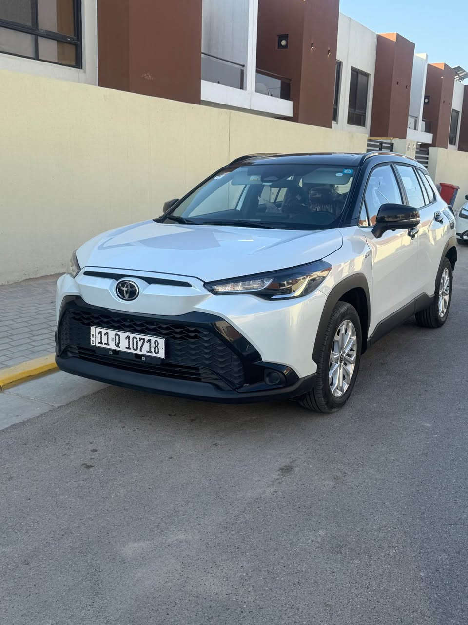 بسم الله الرحمن الرحيم 
السلام عليكم 
تويوتا فرونت لاندر هايبرد 2025
تو كلر لونين ابيض سقف اسود 
المواصفات فول
فتحة سقف 
كراسي كهرباء
تبريد قطعتين
شاشة كبير اندرويد اوتو وابل كار بلي
4كامرات محيطية 360درجة
داخل لون قرميد مميز كشنات جلد
اوتو هولد 
هاند بريك دكمة
درايف مودل ثلاث وضعيات
تحديد مسار قيادة شبة الية
رادار مانع تصادم 
اشاير بالمري 
ملاحظه السياره قبل شهرين مشتريها زيرو 
حاليا ماشيه 15الف قابل للزيادة 
السياره مكفولة من الدعامية للدعامية
السعر:28مليون دينار
العنوان بغداد
للتواصل *********** متوفر واتساب بغداد, العراق
