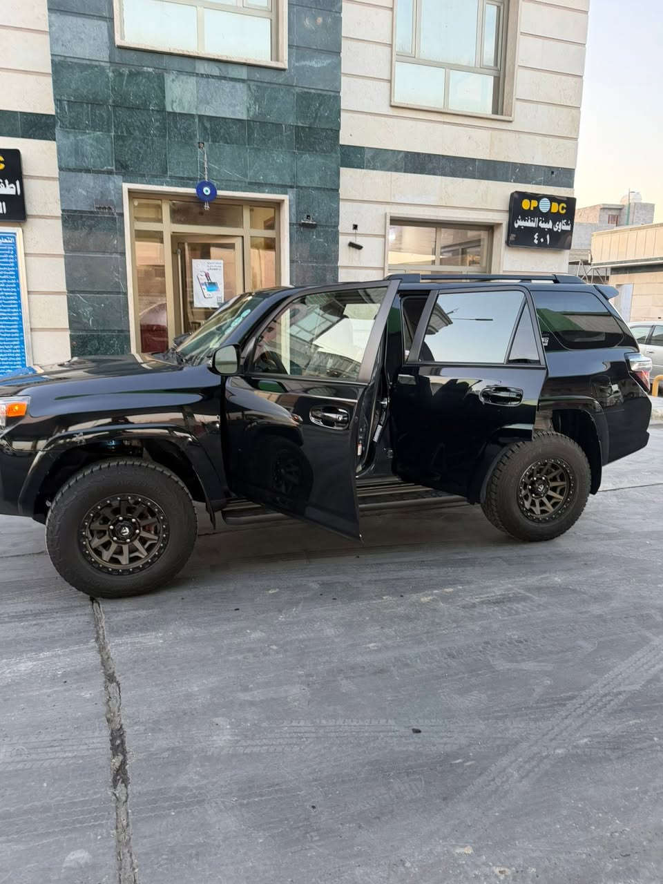 السلام عليكم
TOYOTA 4RUNNER TRD off Road Premium 
تيوتا 4رنر 
وراد أمريكي 
موديل 2022 
محرك 6 سلندر 
مواصفات TRD Off Road
فول مواصفات 1/1
فتحته (سلايت )
بصمه 
دبل اكسل (4*4)
شاشه كبيره 
اربع كامرات 
كشن جلد كهرباء 
داخل اسود 
رادار امامي وجانبي 
تحديد سرعه 
نظام KDSS
5 راكب 
ماشي 67 الف كيلو متر 
رقم أربيل 
 
سياره كلين تايتل  كندي مكفوله من كلشي 
السعر 400 $ وبيها مجال 

مكان السياره واسط العزيزيه 

***********
***********
