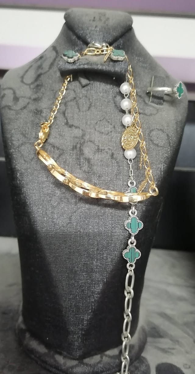 السلام عليكم
اخر قطع مال اكسسوارات
ملكانات مشكل
مال قلايد واسوارت ومحابس 
فقط ينرادلهم غسل وسخات


**إذا كنت صاحب هذا الإعلان وتريد حذفه لأي سبب، رجاءا أرسل رسالة إلى الدعم الفني**