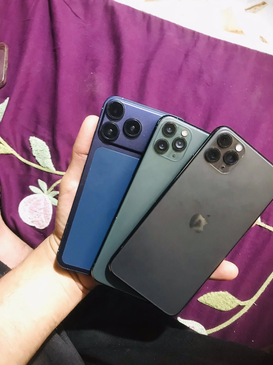 ايفونات العدد ٣ بيع او مراوس
نضافة الاجهزه الف بالميه كدام عينك شرط ع الفحص
الاول ايفون ١١ برو ماكس جهاز مامبدل اي قطعه بعده على وضع الشركه ذاكرته ٢٥٦ بطاريته ٩٤ الجهاز بلادي وين متريد تفحص فقط الفيس ايدي وكف من حدثته باقي الجهاز مكفول السعر ٢٩٠ وبي مجال للشراي

الثاني ايفون ١١ برو ماكس مستبدل بطاريه وشاشه احسن نوعيه ذاكرته ٢٥٦ فيس ايدي شغال جهاز مكفول وين متريد تفحص جهاز اذا بي عطل تاخذه بلاش وتروح
السعر ٢٤٠ وبي مجال للشراي مو شراي لتعامل

الثالث ايفون اكس ماكس محور شاصي كامل ١٧ برو ماكس
ذاكرته ٦٤ مستبدل بطاريه فقط وفيس ايدي واكف 
باقي الجهاز مكفول اذا بي عطل تاخذه بلاش وتروح
السعر ٢٠٠ وبي مجال بسيط للشراي 
مكاني بغداد مدينة الصدر خابرني ع رقمي او واتساب
***********
