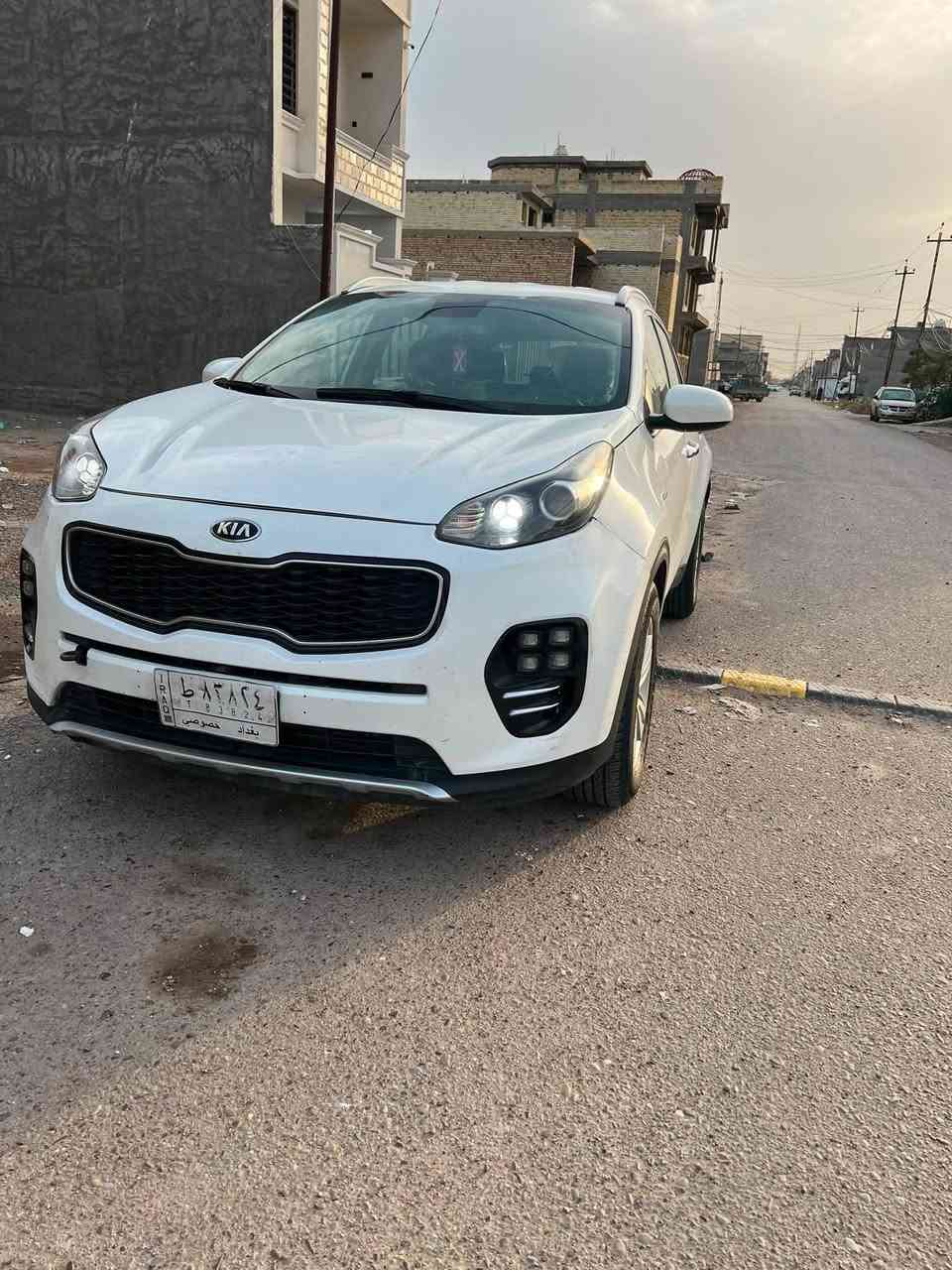 سلام عليكم كيا سبورتج موديل ٢٠١٧واردامريكي حادث فقط بنيد مبدل اصلي سياره بدون صبغ جاهزه من كلشي تخم تاير كير مكينه تبريد ثلج السعر ١٤٠ وبيها مجال او مرارس بجيب او جارجر 
***********
***********مكان السياره كربلاء و بغداد
