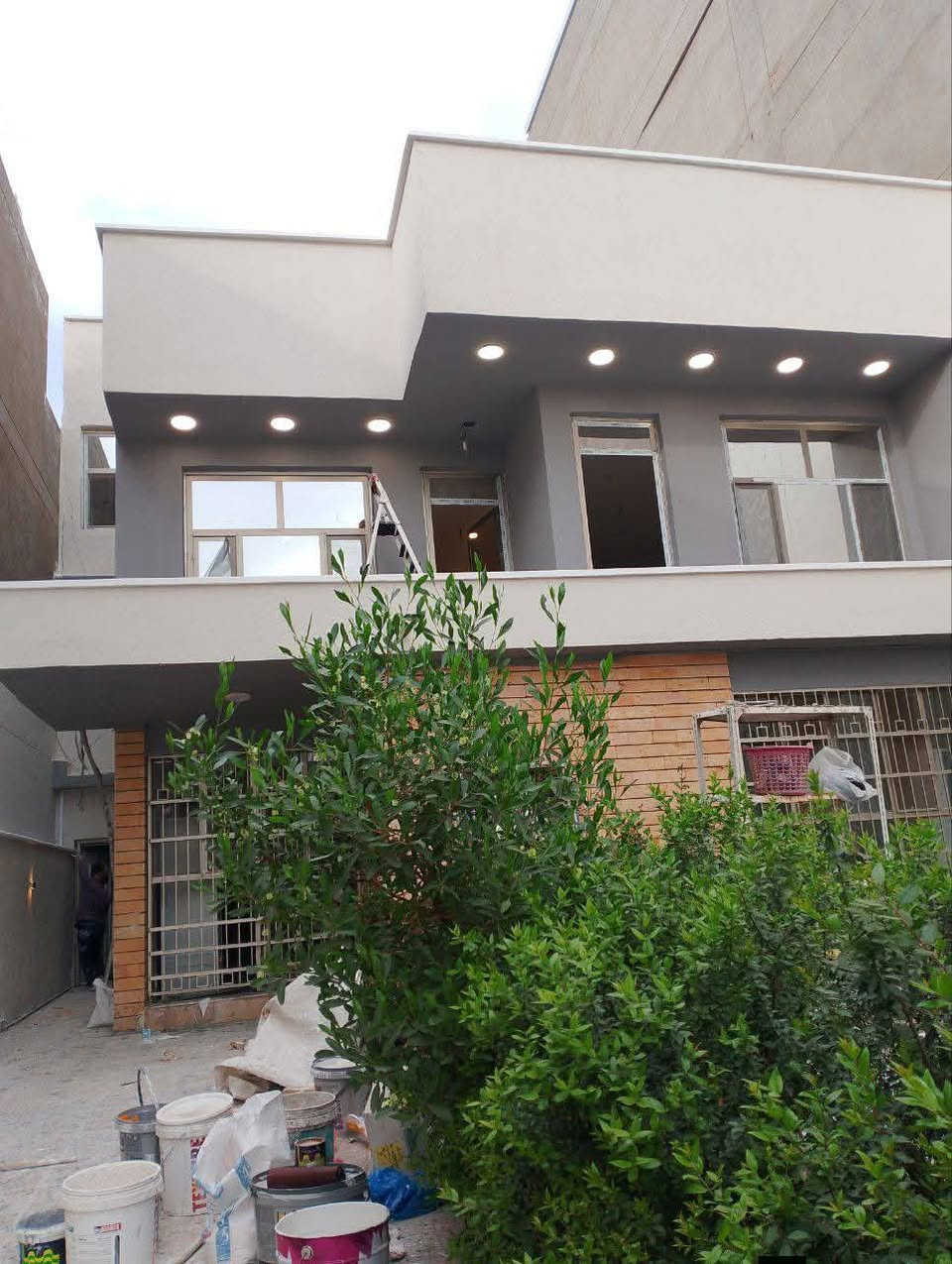 السلام عليكم اشتغل صباغ بيوت
صبغ جدران+ تصليح بياض+واجهيات + 
ديكورات _جبس بورد_بديل الخام _سحبات 

***********
