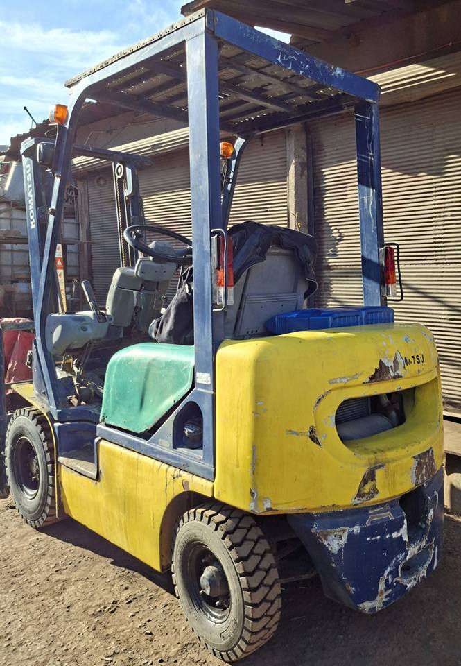 السلام عليكم ورحمه الله وبركاته 
للبيع رافعه شوكيه نوع komatsu 
حجم 1.5 محرك بنزين كير عادي موديل 2005
جب قطعتين ناصي ارتفاع 3.40متر 
سعر 33 ورقه قابل للتفاوض 
للأستفسار *********** 
مع تقدير
