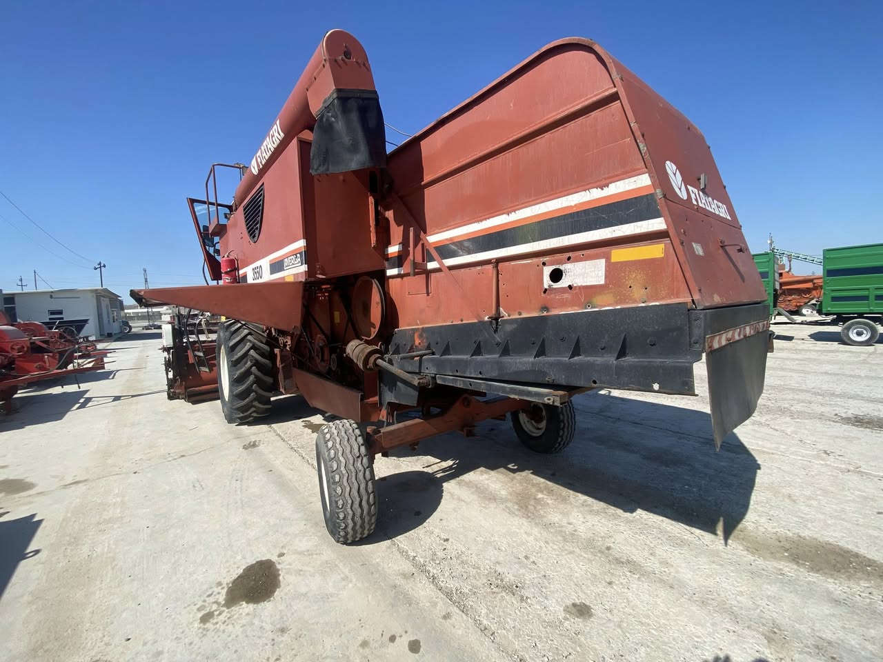 حاصودة للبيع
مواصفات 
* هايدرو 3550
*أوروبي 
*مكفول كفالة عامة
العنوان : كركوك - قرب مطعم ميديا
رقم الهاتف :
***********
***********
