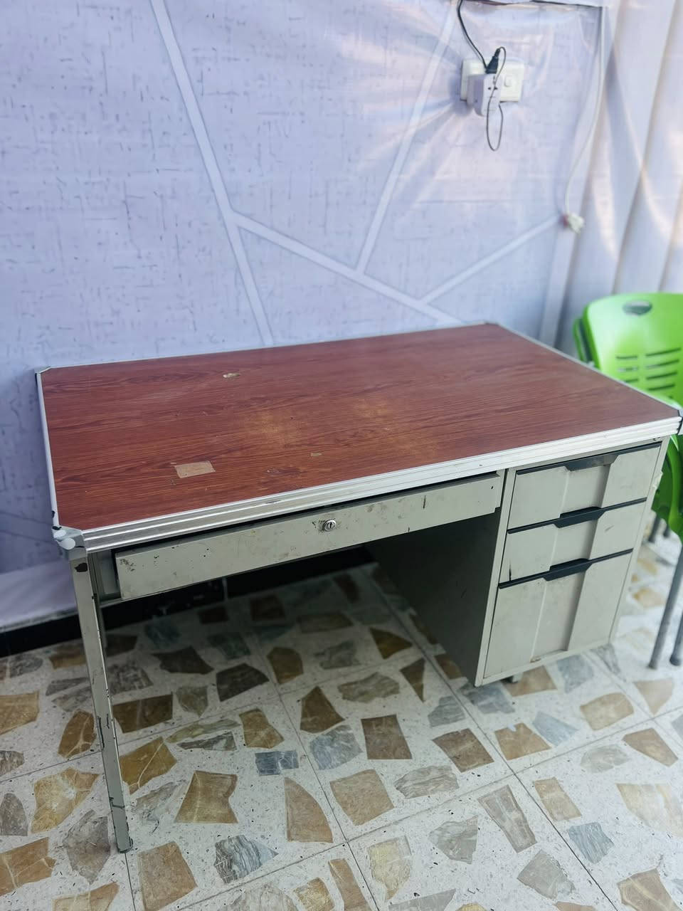 ميز مكتب عدد 2 حديد الثقيل نوعية ممتازة وبحالة جيدة كلش للبيع سعرهن ب100 اثنينهن متواجد ع خاص او الاتصال *********** العنوان يم فلكة الخنساء
