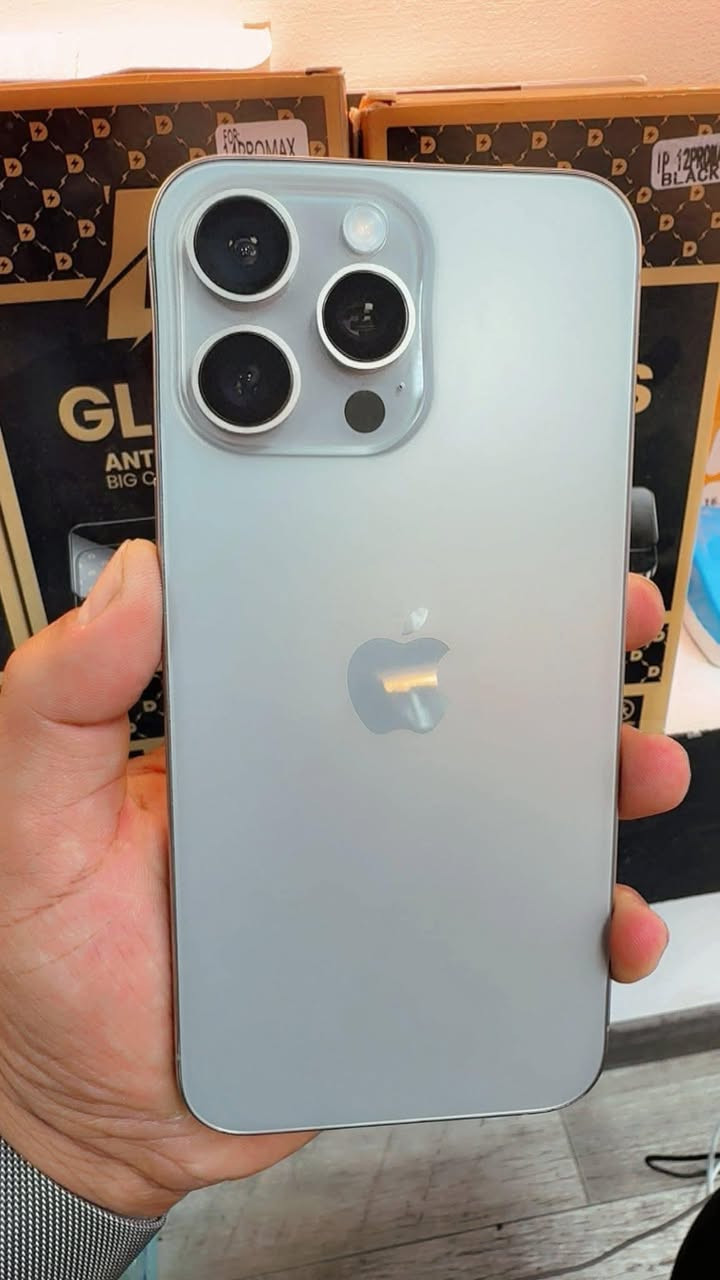 السلام عليكم 

* ايفون 📲15 برو ماكس 

* لون تيتانيوم  مميز 

* بطاريه 🔋88 

* ذاكره 256 

* شرق اوسط عربي 

* نموذج M 

* شخط واحد ماكو بل جهاز جديد  

* واذا بي شخط واحد تاخذه بلاش وتروح
 
* مبدل شاشه اصليه  وكاله 

: السعر   850

* عنوان / الدوره مصفى الدوره 

* شراي اتصل / ***********
