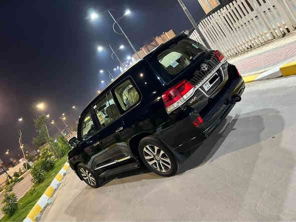 السلام عليكم لاندكروز للبيع مديل 2016 مكينه 8سلندر 4600 مكفوله من الصبغ فول مواصفات ماشيه 100 الف مكينه گير كله شرط تخم تاير جديد سياره مابيها اي نقص وجاهزه رقم بغداد الدولي بأسمي السعر 470 للاستفسار *********** ناصرية
