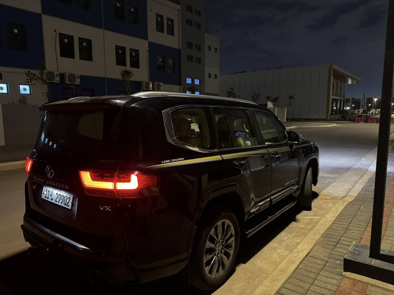 سلام عليكم vx لمتد 2024 بريم اصلي فول مواصفات باب اول كراسي كهرباء تدفئه تبريد حته كشنات خلفيه وكهرباء ماشيه 12000 كم سياره اخت الزيرو كفالع عامه ب78000 مجال بسيط مكانها بغداد ***********
