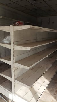 رفوف محل مستخدمات قليل ونضاف جدا رقم صاحبهن  +964 760 185 7179