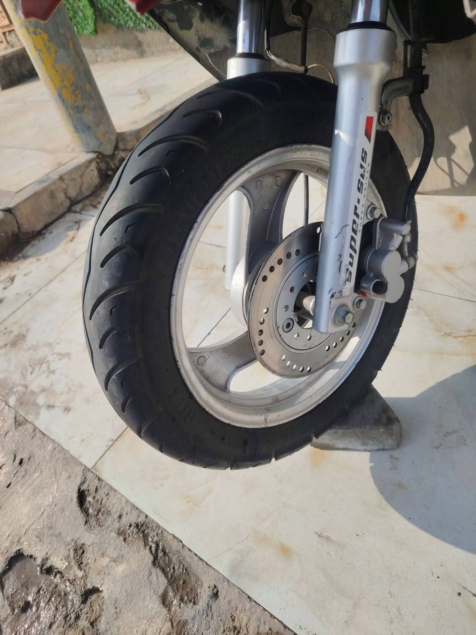 دراجه سبيسي الله وكيلك كلشي ما بيه نضيفه بس لكفر لكدام مكسور وبقيت دراجه كلهه ما بيه شي دراجه ما مفتوحه ابد تروح تفتر المصلحين كلهم واصلي اروقهه موجوده تشتغل بصمه واسويج +زوج تيرات عنواني:ميسان قطاع 28 اتوصل وياي ع هاذ لرقم ***********واتساب سعر 650 وبي مجال للطيبن
