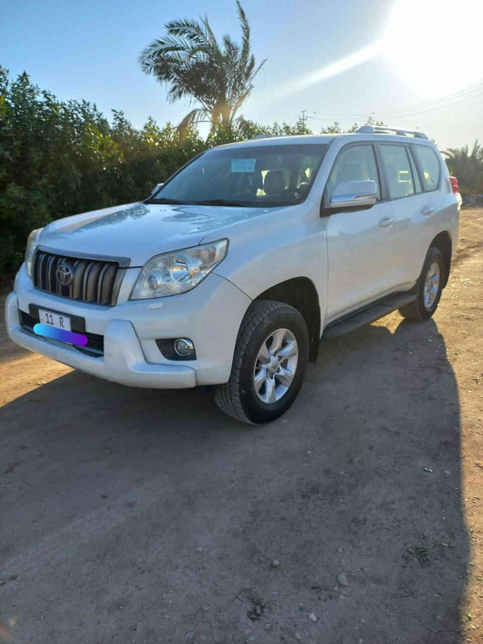 تحيه طيبه 
للبيع برادو 2013 كويتي محرك V6 
محرك كير صدر كفاله على وضع الشركه 
تخم تاير جديد رقم بغداد بسمي سنويه ل 30 هزه جديده ماشيه 98 حقيقي  
داخلها طك كارتون ما ناقصها اي شي 
فتحه تبريد 3 قطع ثلاجه 
بيها تكحيل بخشم الجاملغ  كد نص اصبع 
وبيها بارد بل باب الخلفي شي قليل جدا 
السعر 288 وبي مجال 
مكان السياره واسط العزيزيه 
***********
