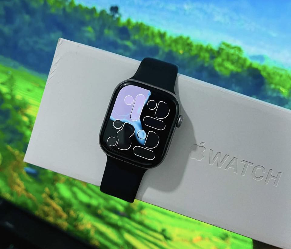 ساعه ابل 

جيل 11  حجم 46 

بطاريته 100 نظافته 100 

استخدام اقل من 10 ايام بعدها جديده 

ضمان سنه بيها سعرها 550 الف مكاني البصره
للاستفسار وتس ***********
