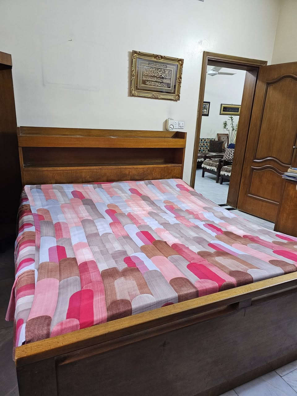 السلام عليكم ورحمة الله من رخصة الادمن
سرير نفرين صاج للبيع مع تعلاگة ملابس صاج كذلك وكما موضحة بالصور السعر ١٥٠ الف وبيها مجال للتواصل على الرقم ***********
