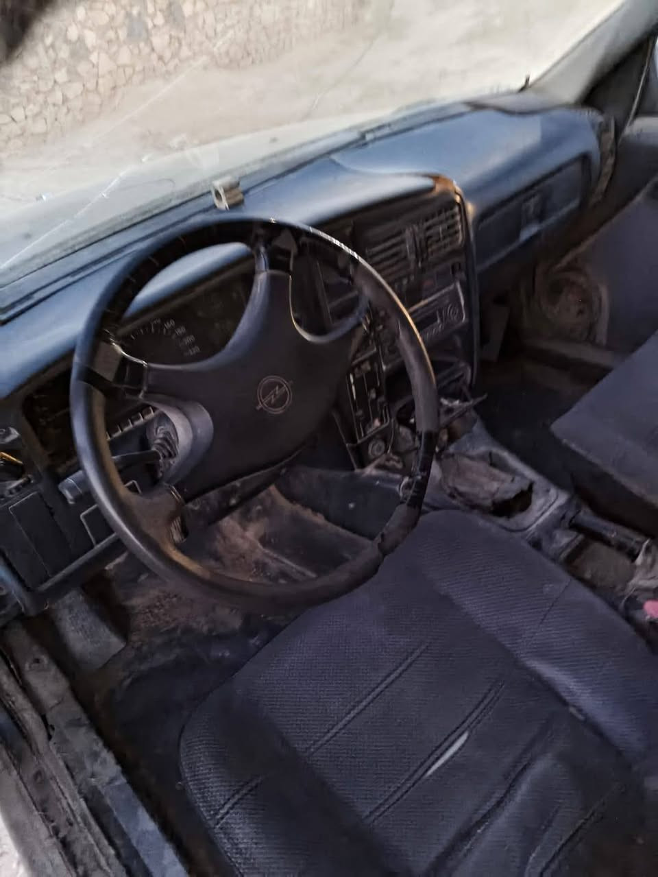 اوميكه 92.رقم انبار الماني  سنويه صاقطه   السياره كير محرك زين الكشر  كدامك انطيك محرك وكير  ورقم بس   الكشر تعبان   هسه هيه شغاله  وتمشي مابيه شي   مكانه حديثه  ااسعر 15.وبيه مجال   ***********
