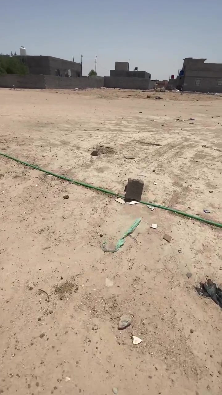 قطعه ارض للبيع شارع المكصب يم برج الاتصالات ٢٥٠ متر بحلك الشارع ويريد يتبلط عرض ٢٥ ونزال ١٠ ونص السعر والاستفسار ***********
