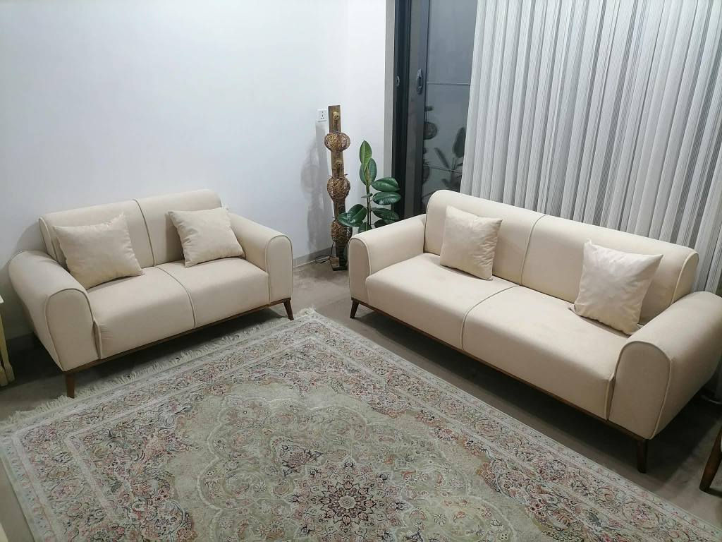 تاقم قەنەفەی دەستکرد لۆک لۆکە تازە کڕاوە هیچ عەیبێکی نییە پایە و چوارچێوەکەی داری زانە بە باشترین مەواد دروست کراوە
*********** كويسينجاك, أربيل
